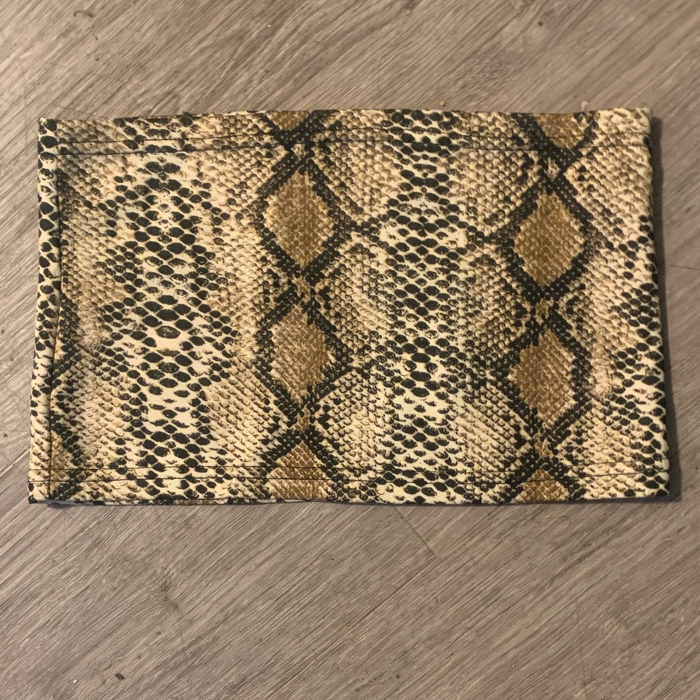 Stylish Snake Print Crop Top
